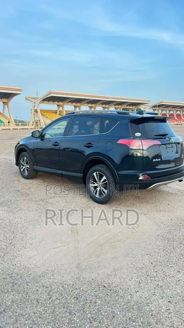 Toyota RAV4 XLE 4dr SUV AWD (2.5L 4cyl 6A) 2018 Black