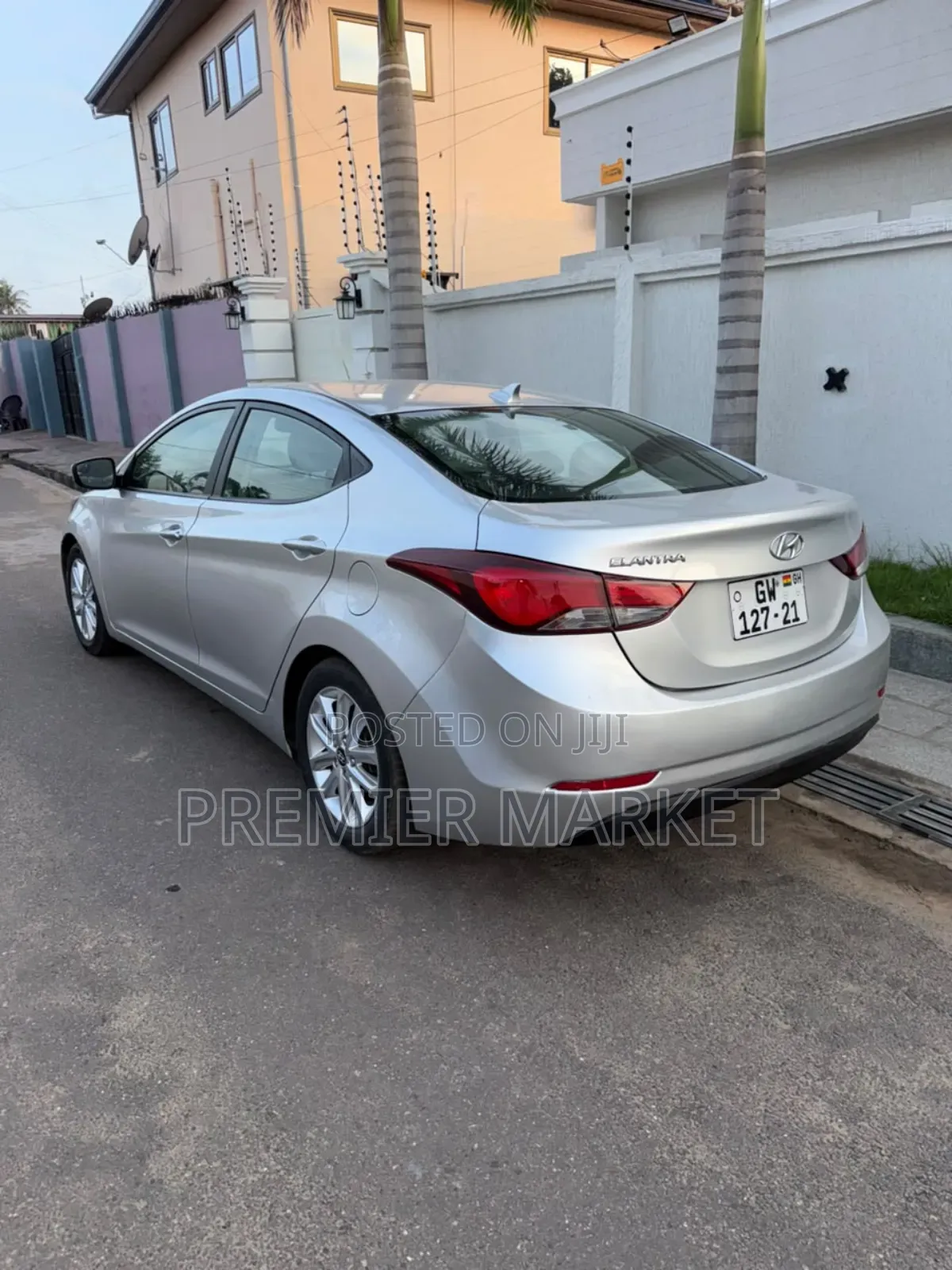 Hyundai Elantra Limited 4dr Sedan (1.8L 4cyl 6A) 2015 Silver