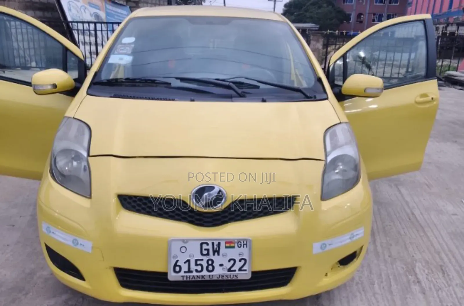 Toyota Vitz 2010 Yellow