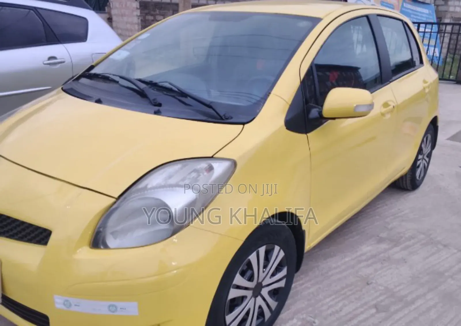 Toyota Vitz 2010 Yellow