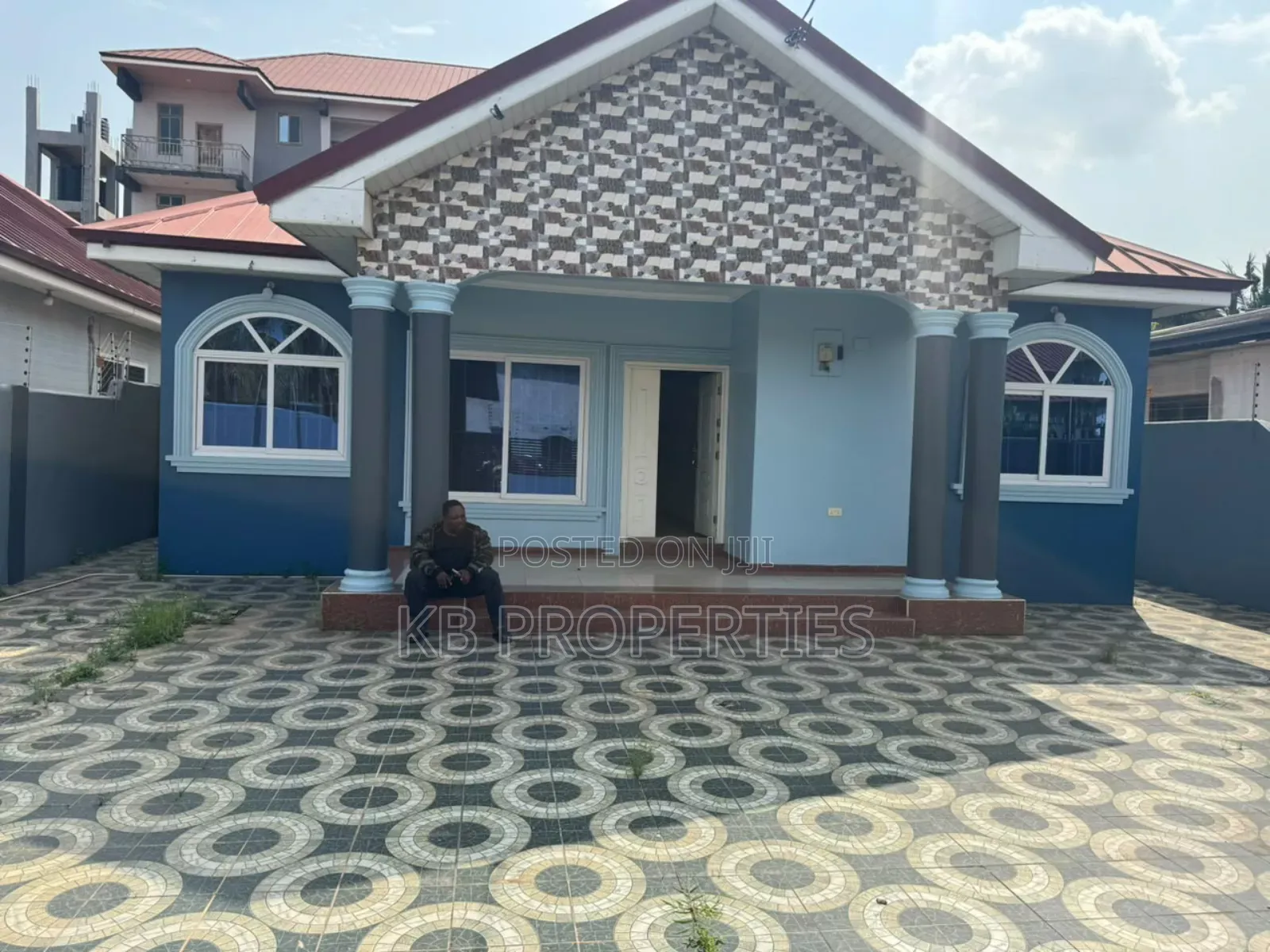 3bdrm House in Kb Properties, Baatsona Total for rent