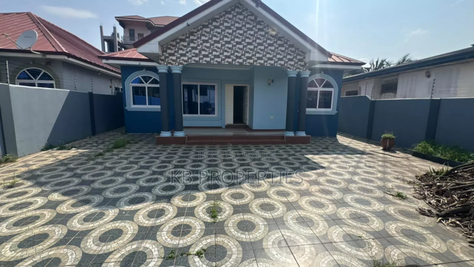 3bdrm House in Kb Properties, Baatsona Total for rent