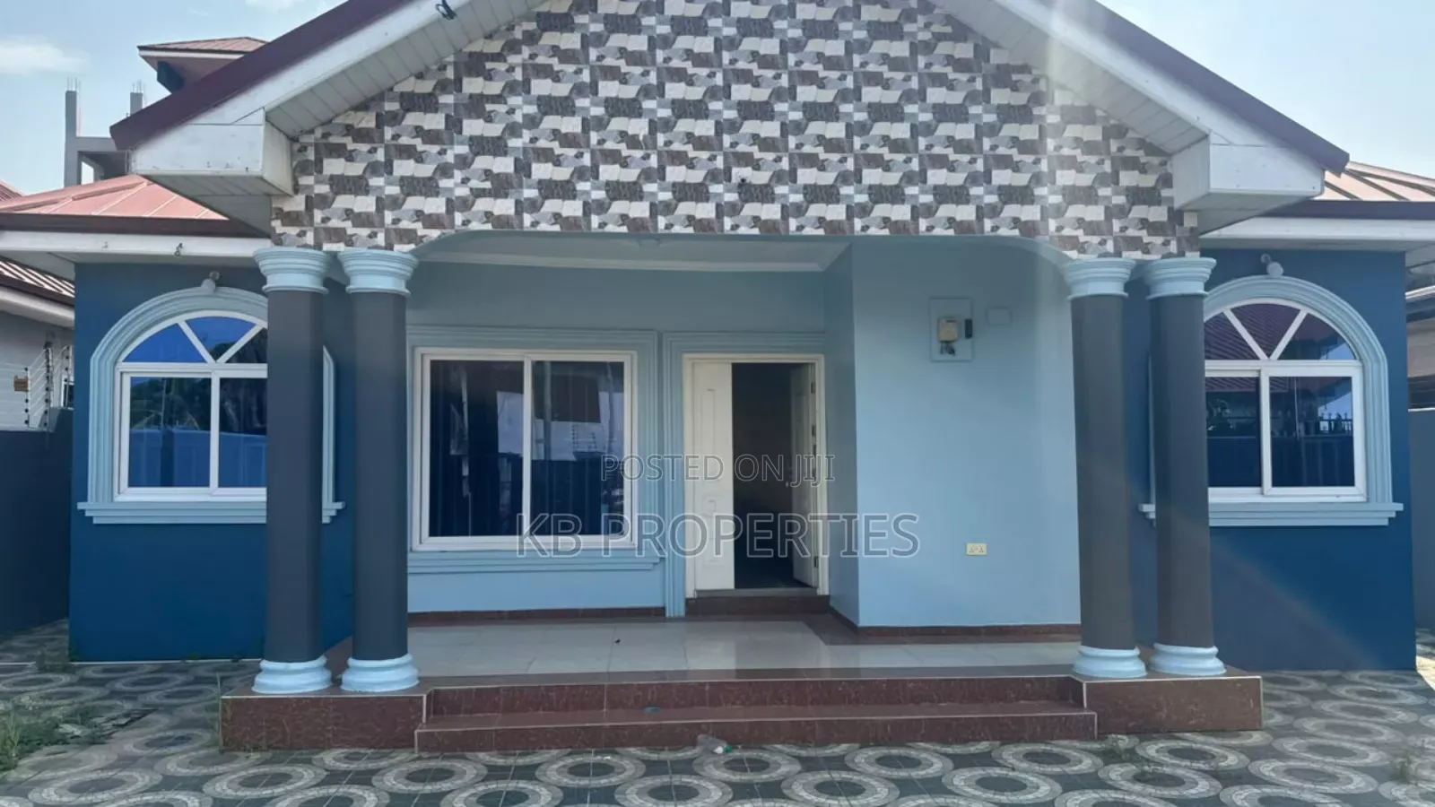 3bdrm House in Kb Properties, Baatsona Total for rent
