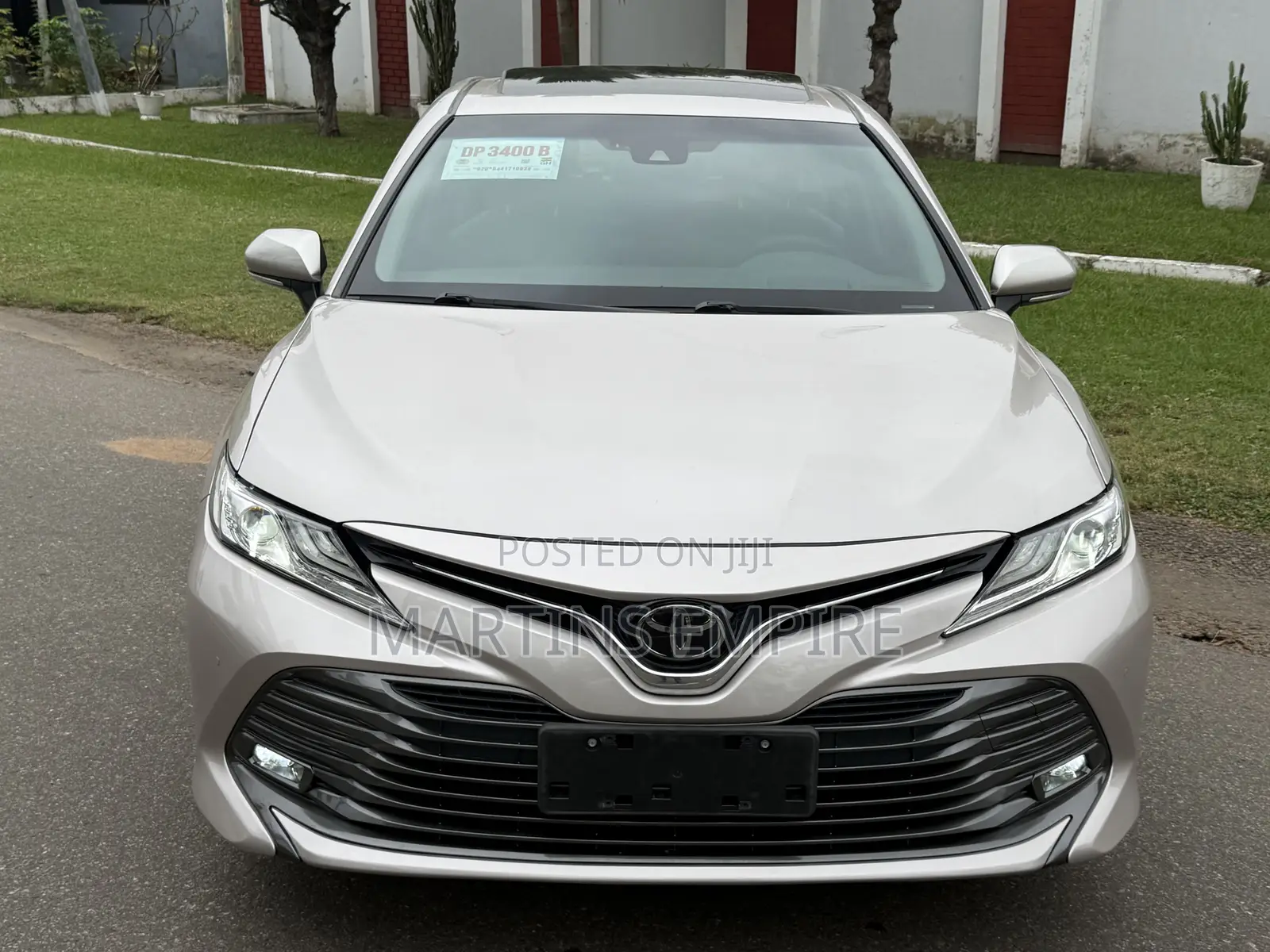 Toyota Camry XLE FWD 2020 Silver
