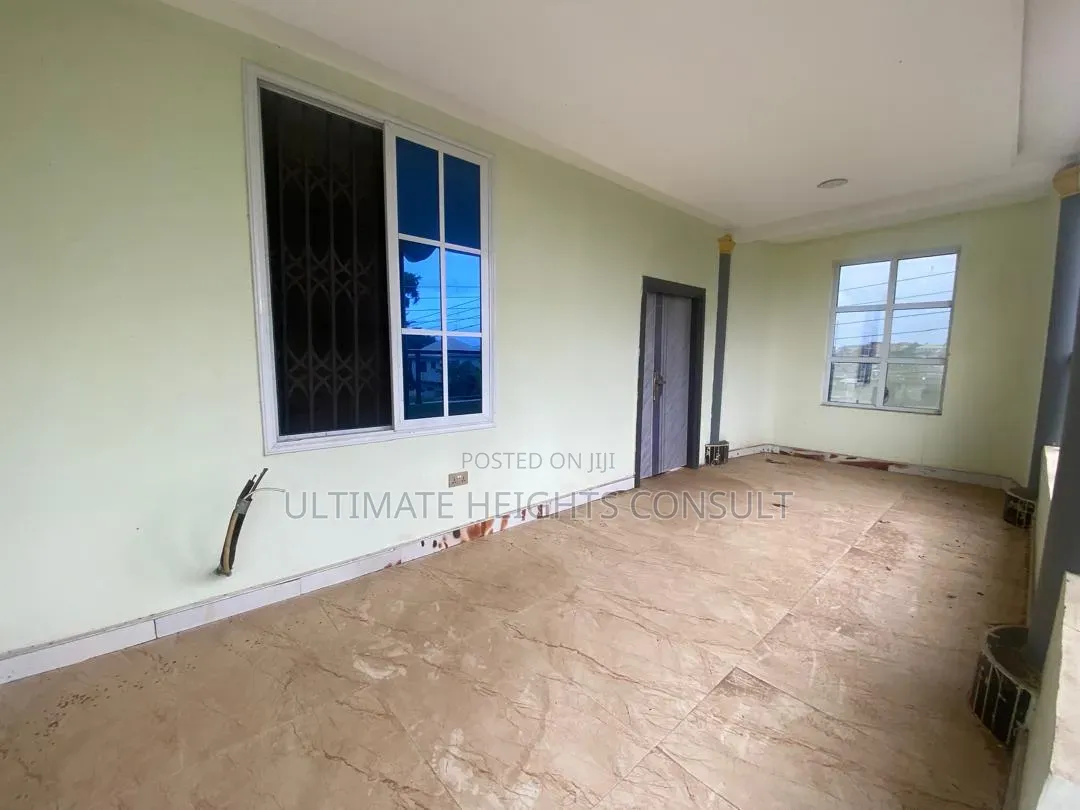 3bdrm Apartment in Lapaz Race Course, Nyanmekye for rent