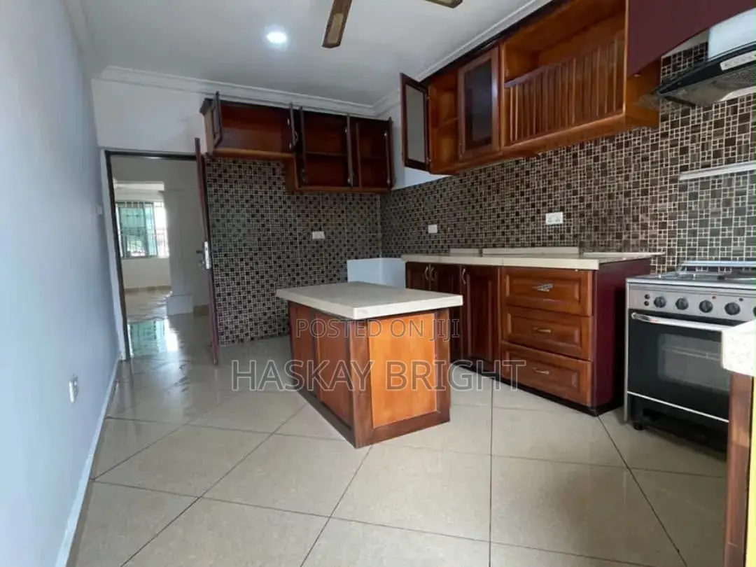 3bdrm Apartment in Madina for rent