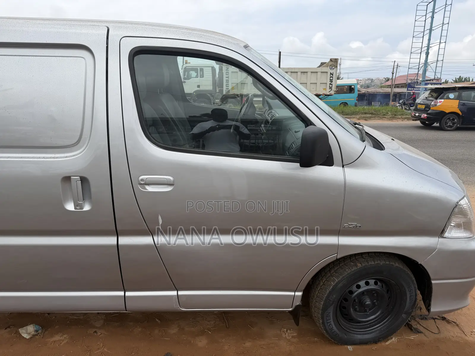 Toyota HiAce 2014 Silver