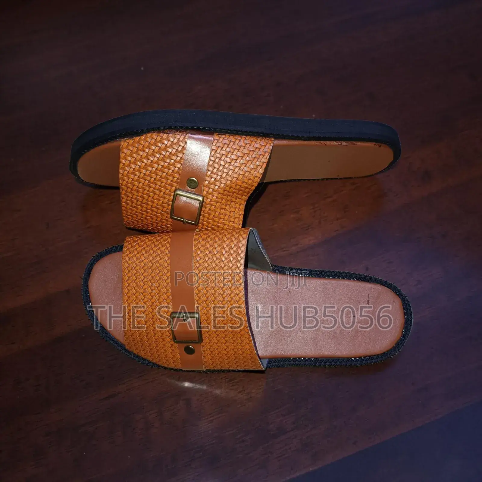 Men's Casual Slippers. Color: Brown and Black. Size: 42/43