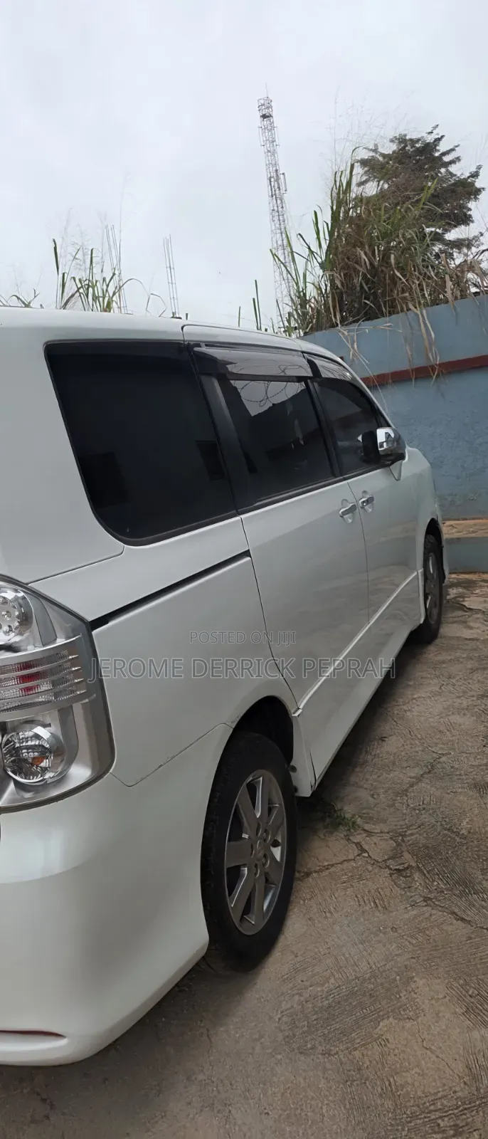 Toyota Voxy 2013 White