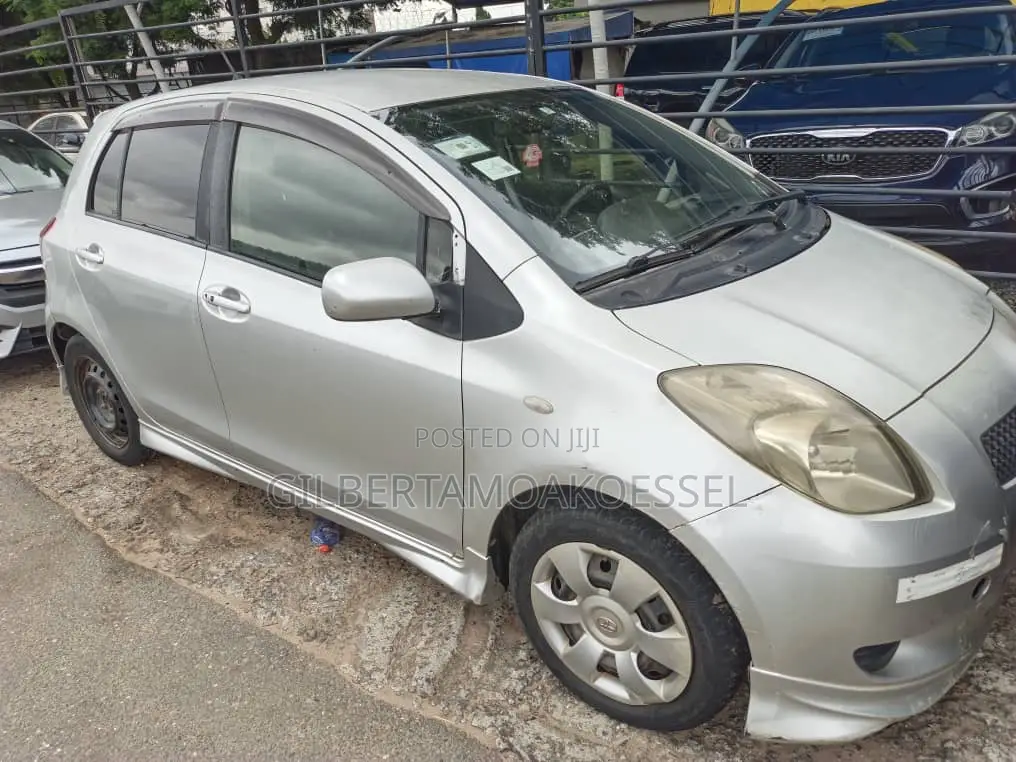 Toyota Vitz 2008 Silver