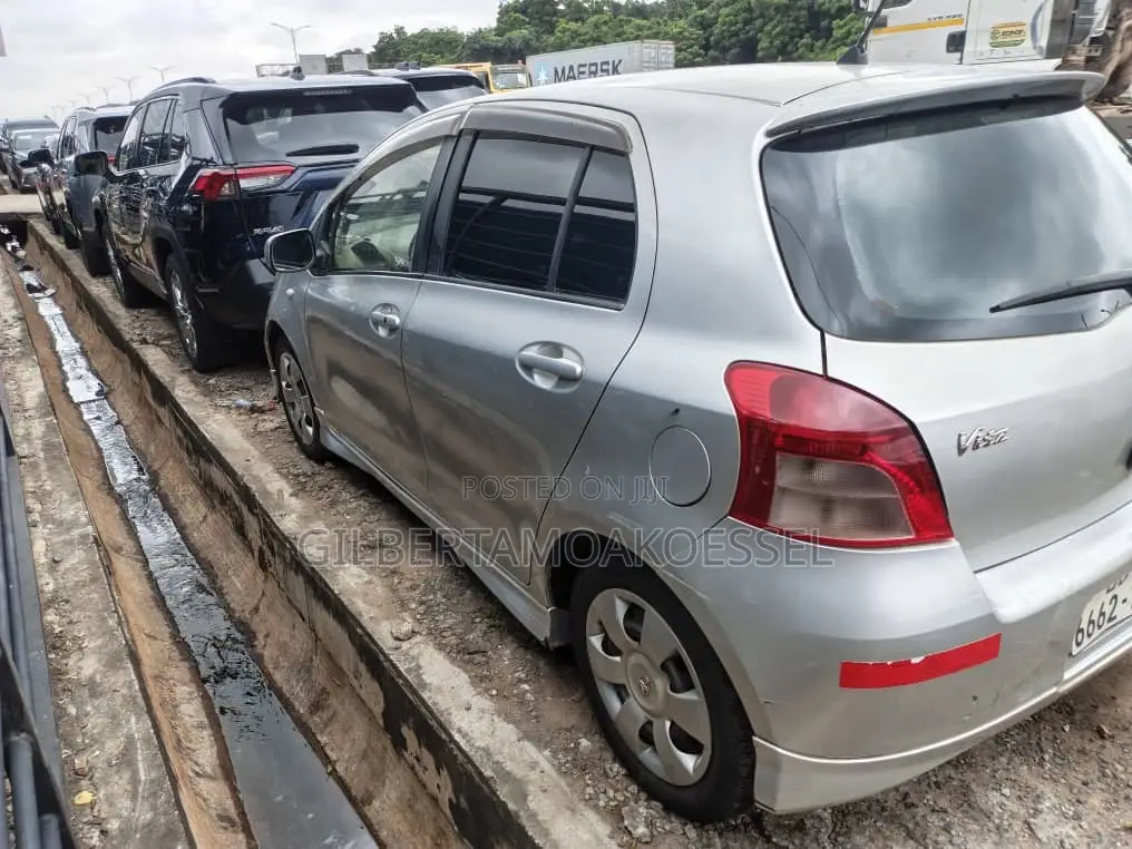 Toyota Vitz 2008 Silver
