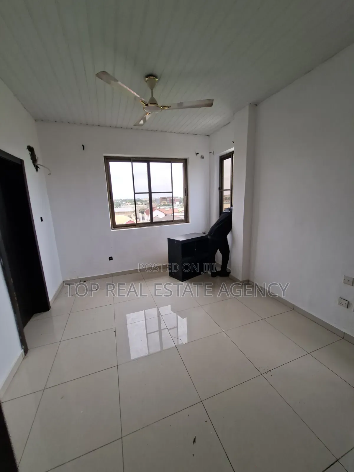 3bdrm Apartment in Madina, Zongo Junction for rent