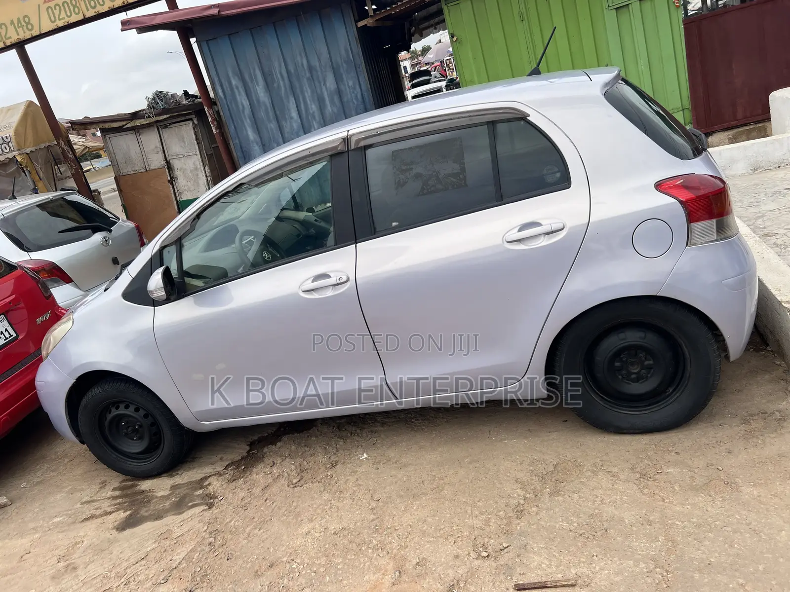 Toyota Vitz 2010 Silver