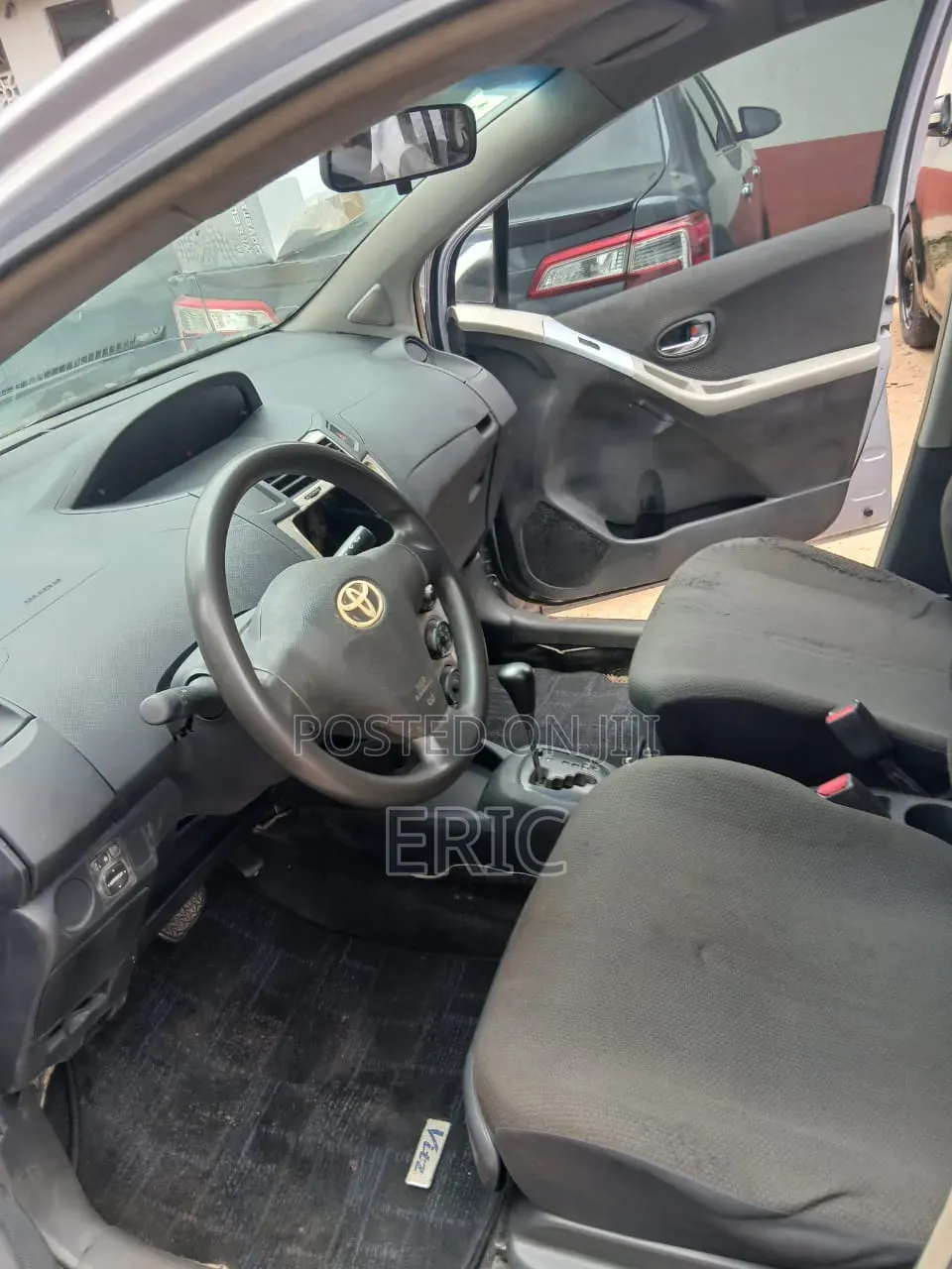 Toyota Vitz 2009 Silver