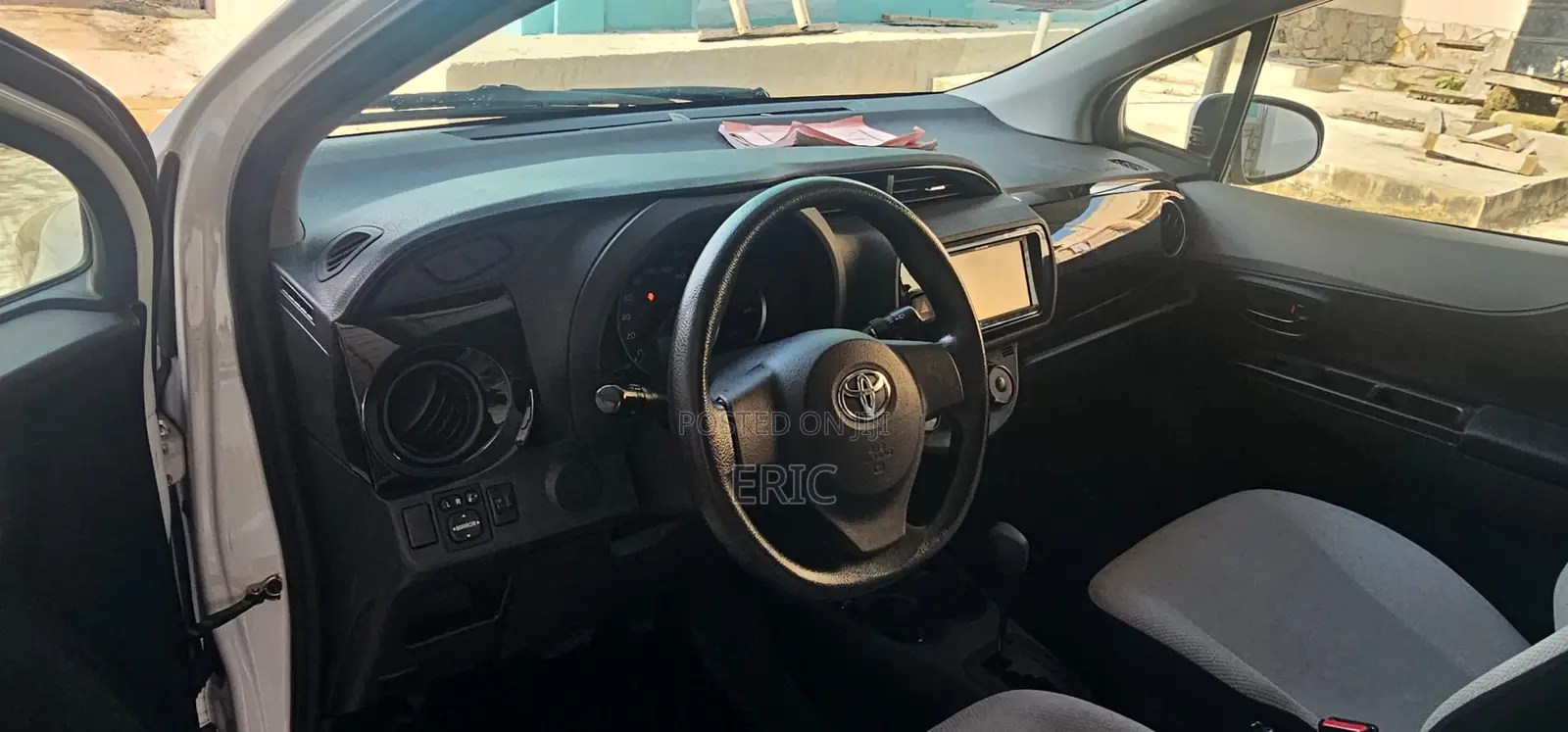 Toyota Vitz 1.3 FWD 5dr 2014 White