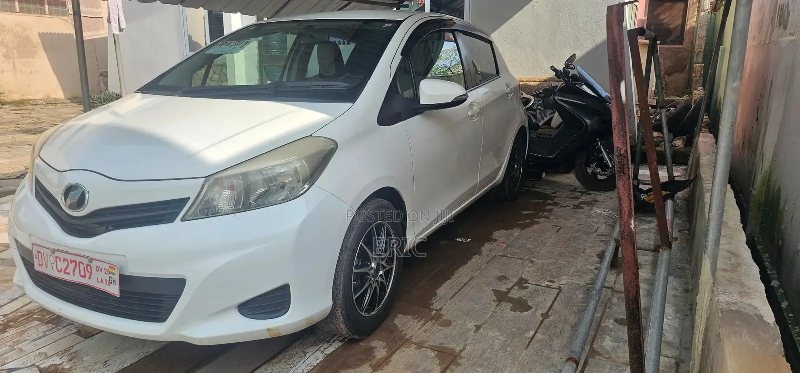 Toyota Vitz 1.3 FWD 5dr 2014 White