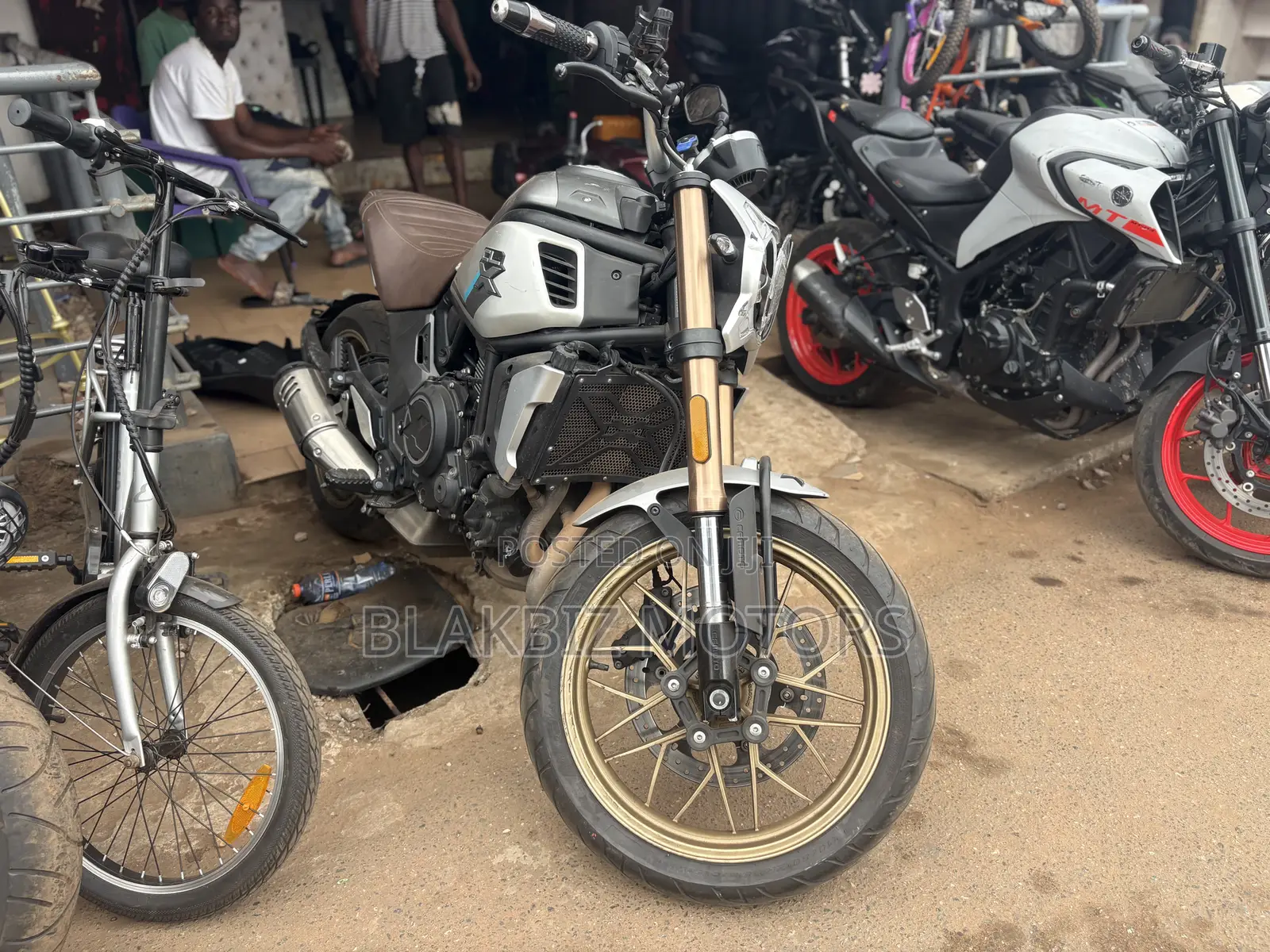 CFMoto 650NK 2023 Silver