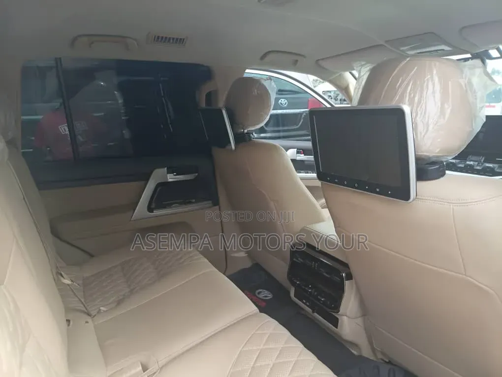 Toyota Land Cruiser 2015 White