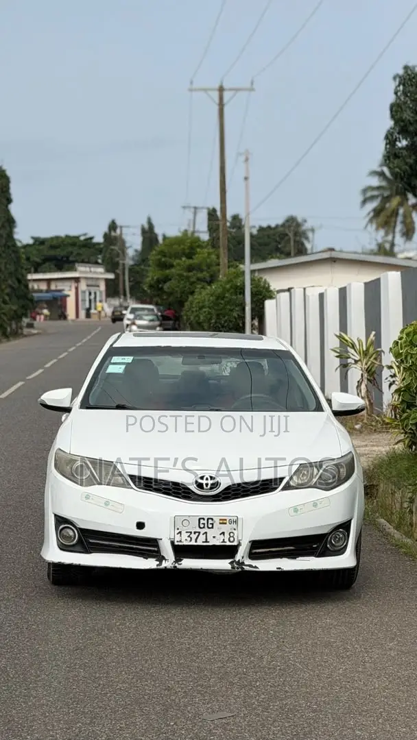 Toyota Camry SE 4dr Sedan (2.5L 4cyl 6A) 2013 White