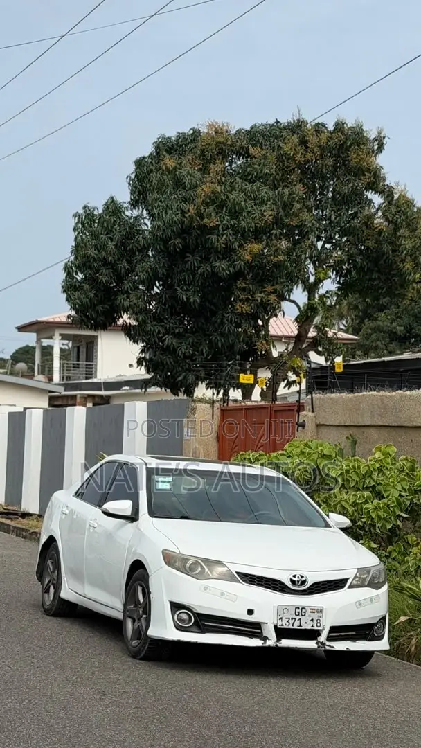 Toyota Camry SE 4dr Sedan (2.5L 4cyl 6A) 2013 White
