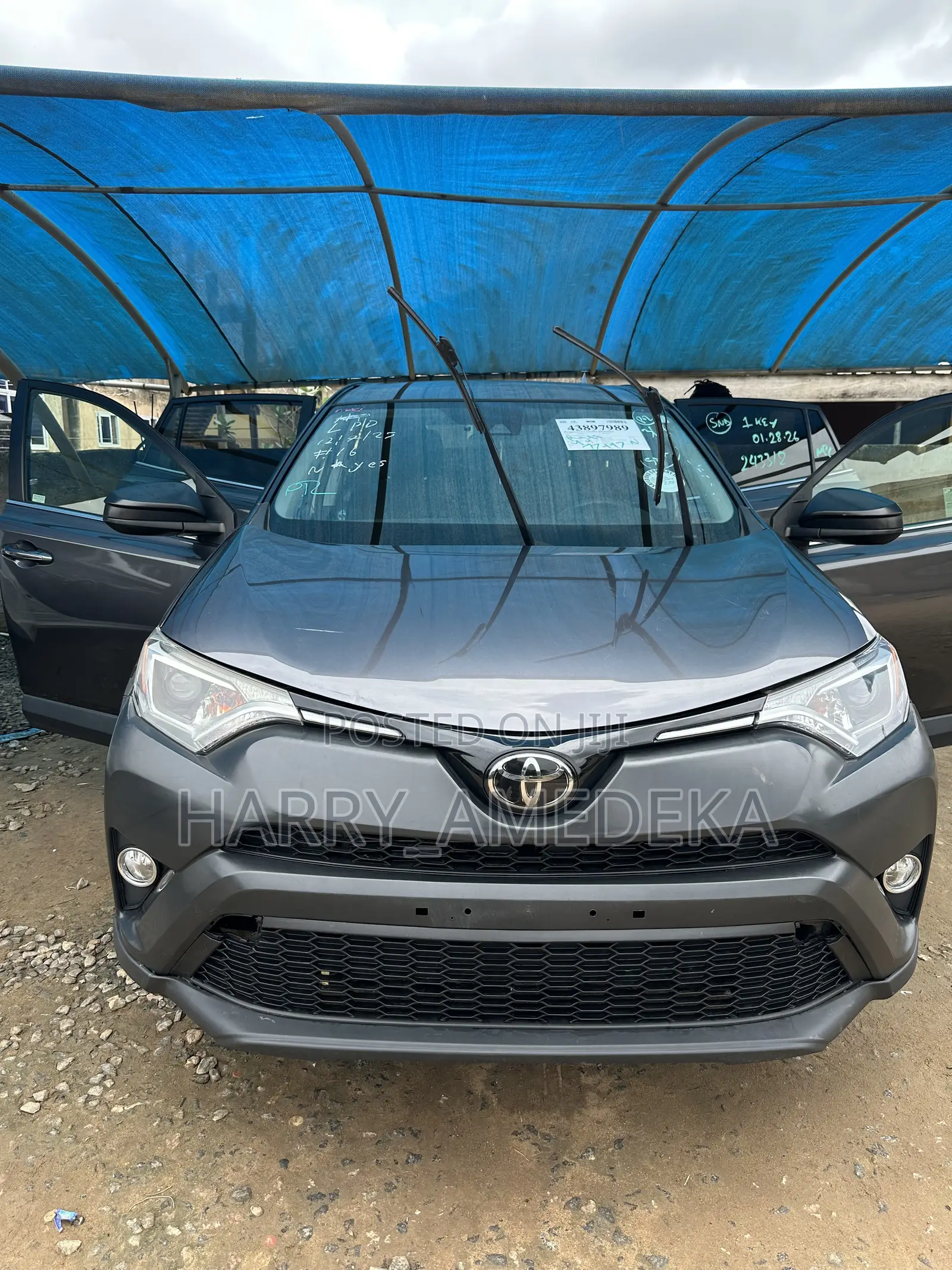 Toyota RAV4 LE 4dr SUV AWD (2.5L 4cyl 6A) 2018 Gray