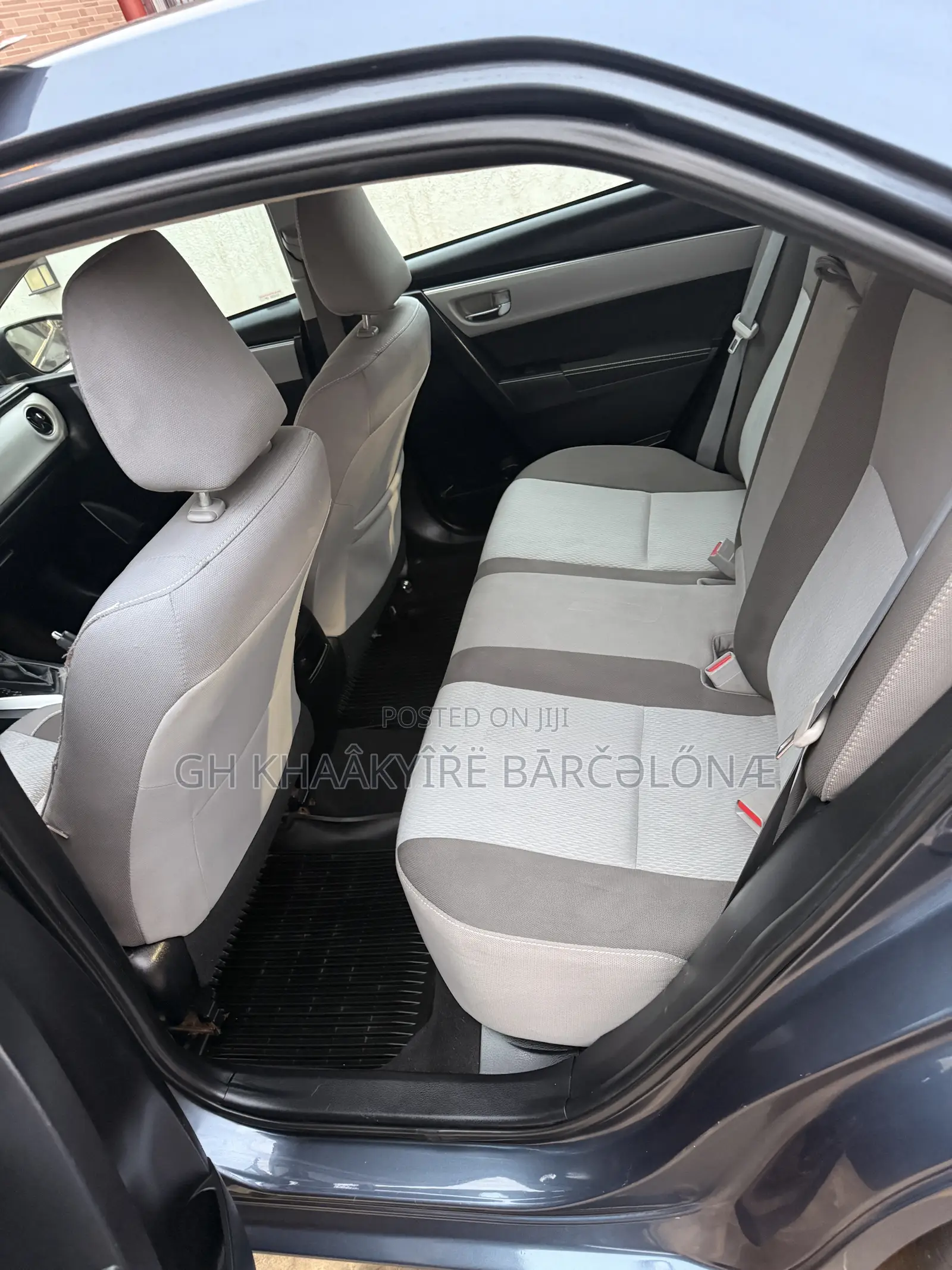Toyota Corolla LE (1.8L 4cyl 2A) 2018 Gray