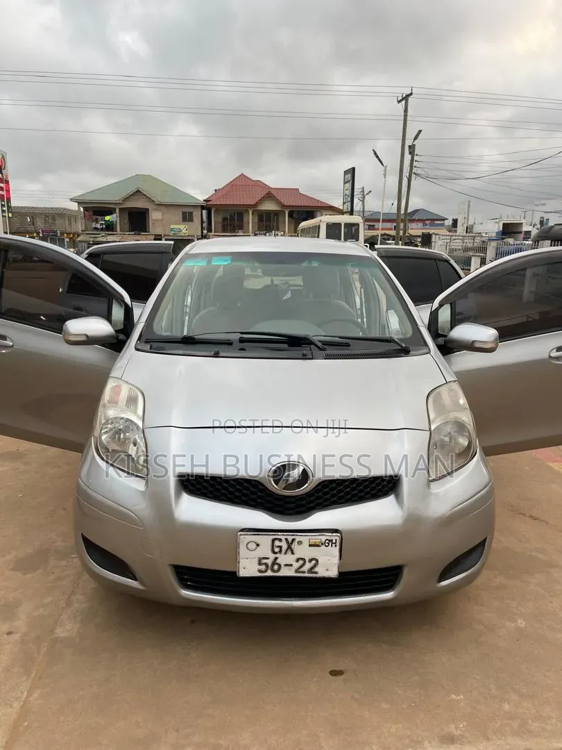 Toyota Vitz 2010 Gray