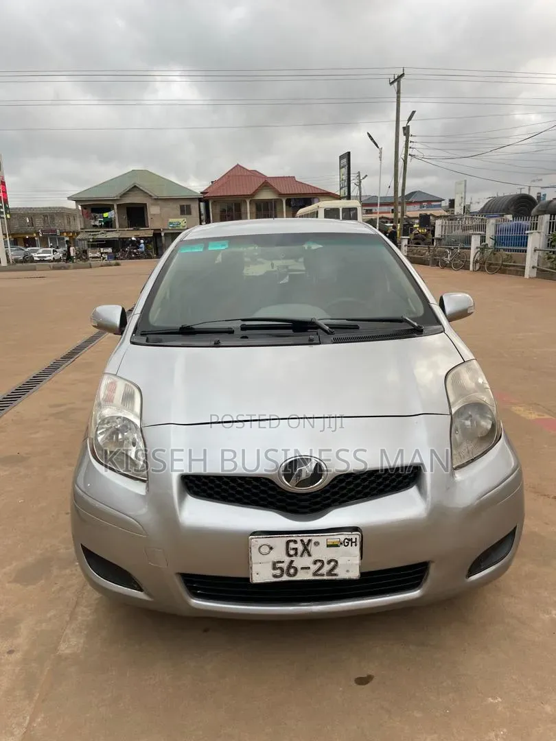 Toyota Vitz 2010 Gray