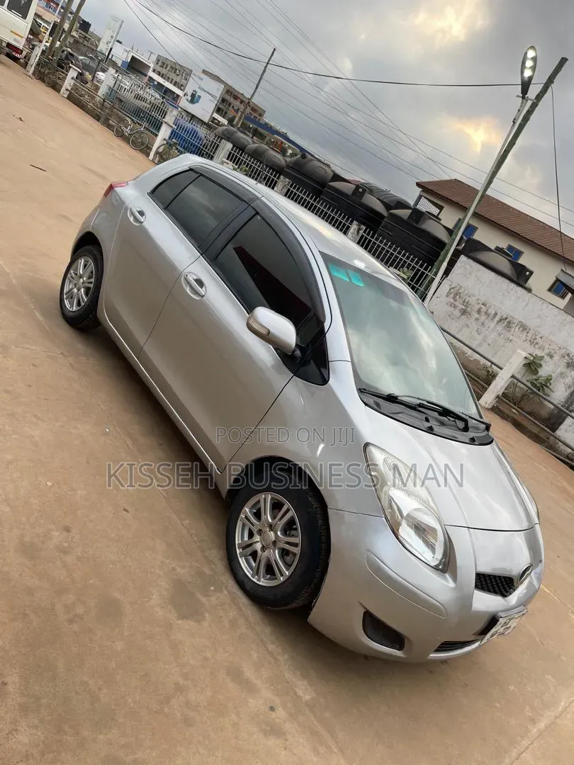 Toyota Vitz 2010 Gray
