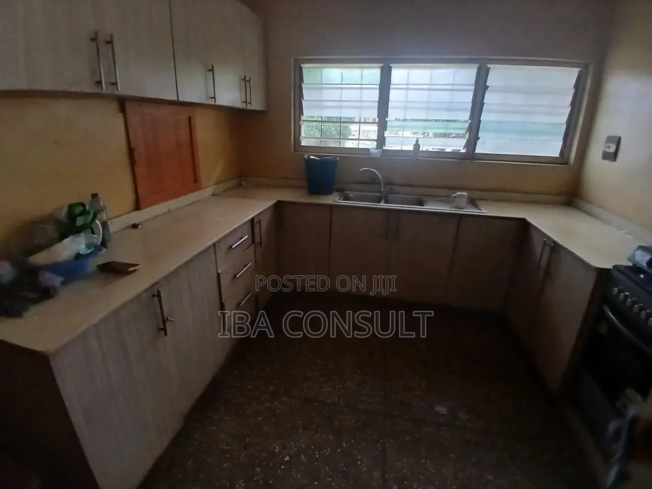 5bdrm House in On 6 Plots, SDA Area for sale