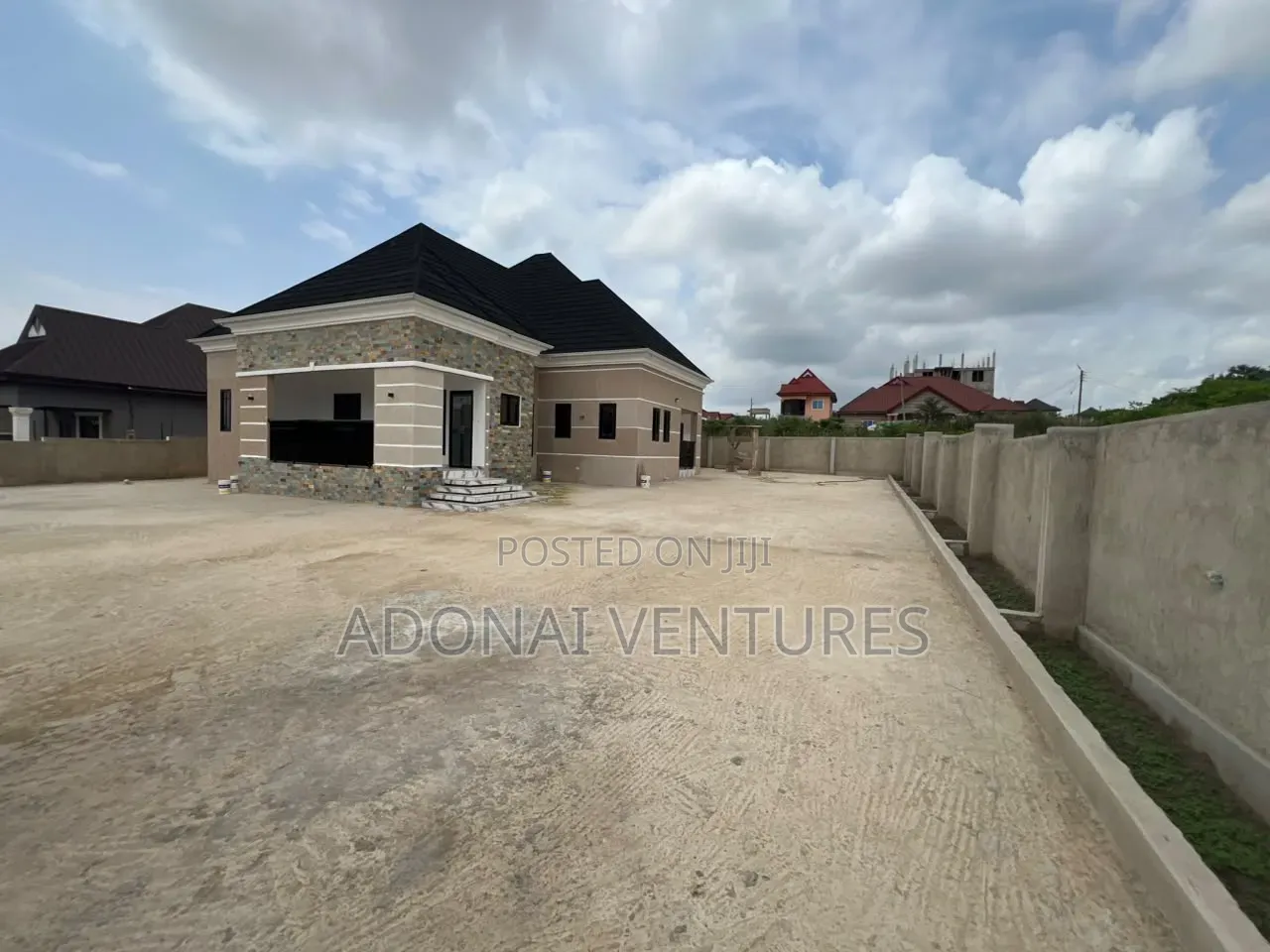 4bdrm House in Atonsu Esreso Divine, Kumasi Metropolitan for sale