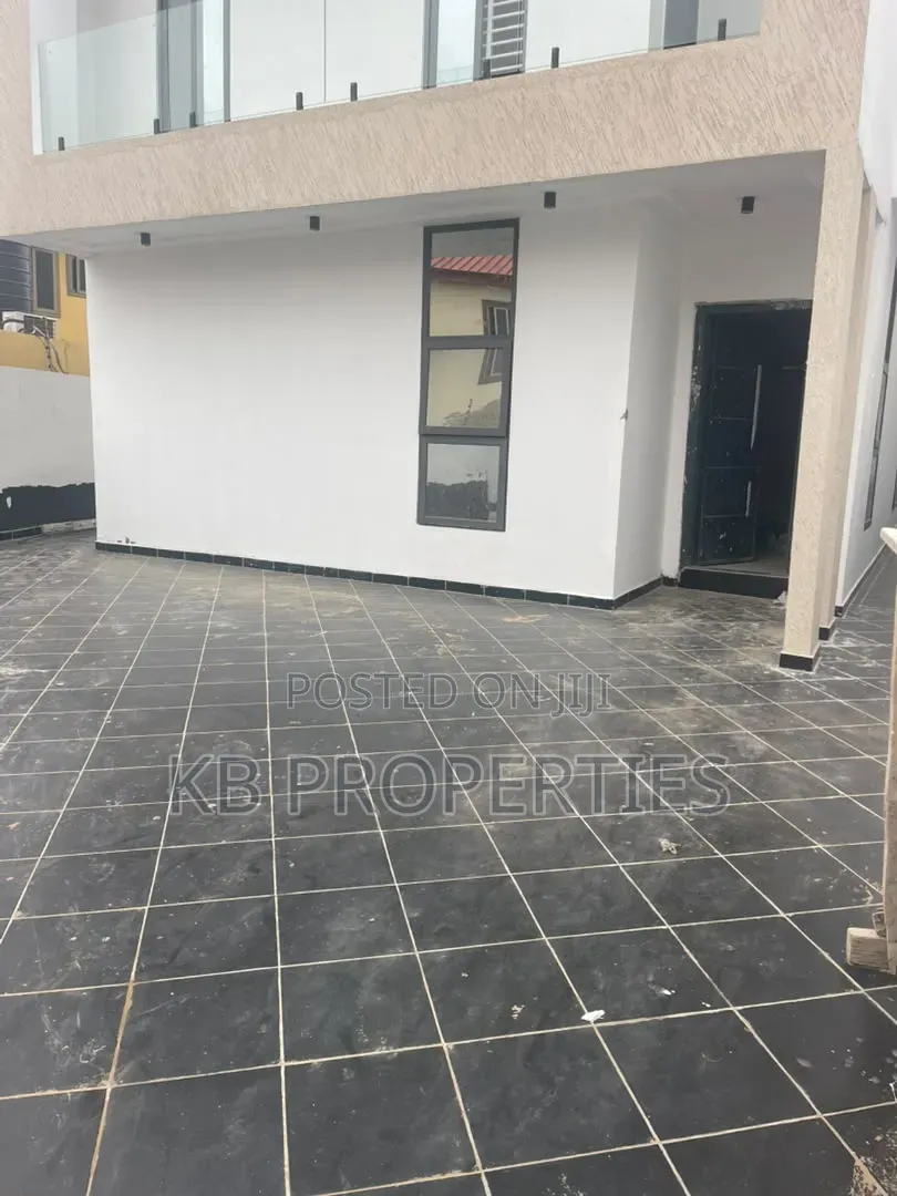 6bdrm House in Kb Properties, Baatsona Total for sale