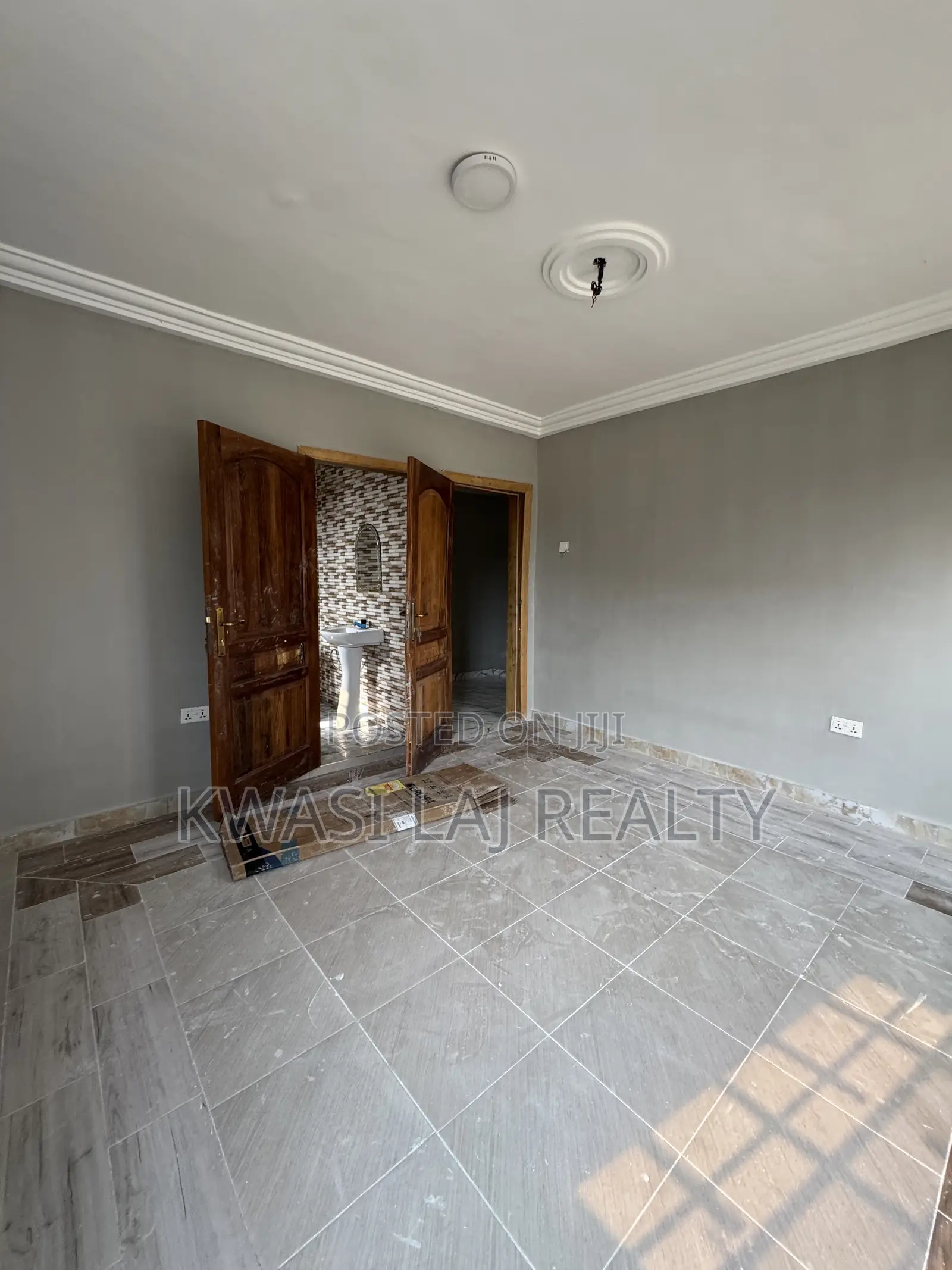 3bdrm Apartment in Inside New Bortianor, Weija for rent