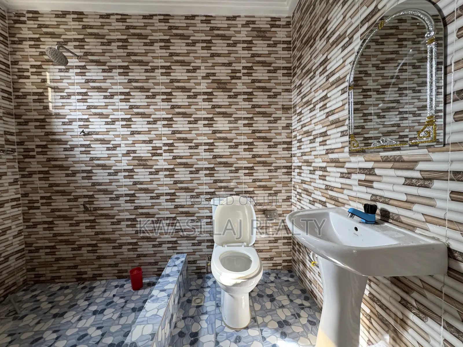 3bdrm Apartment in Inside New Bortianor, Weija for rent
