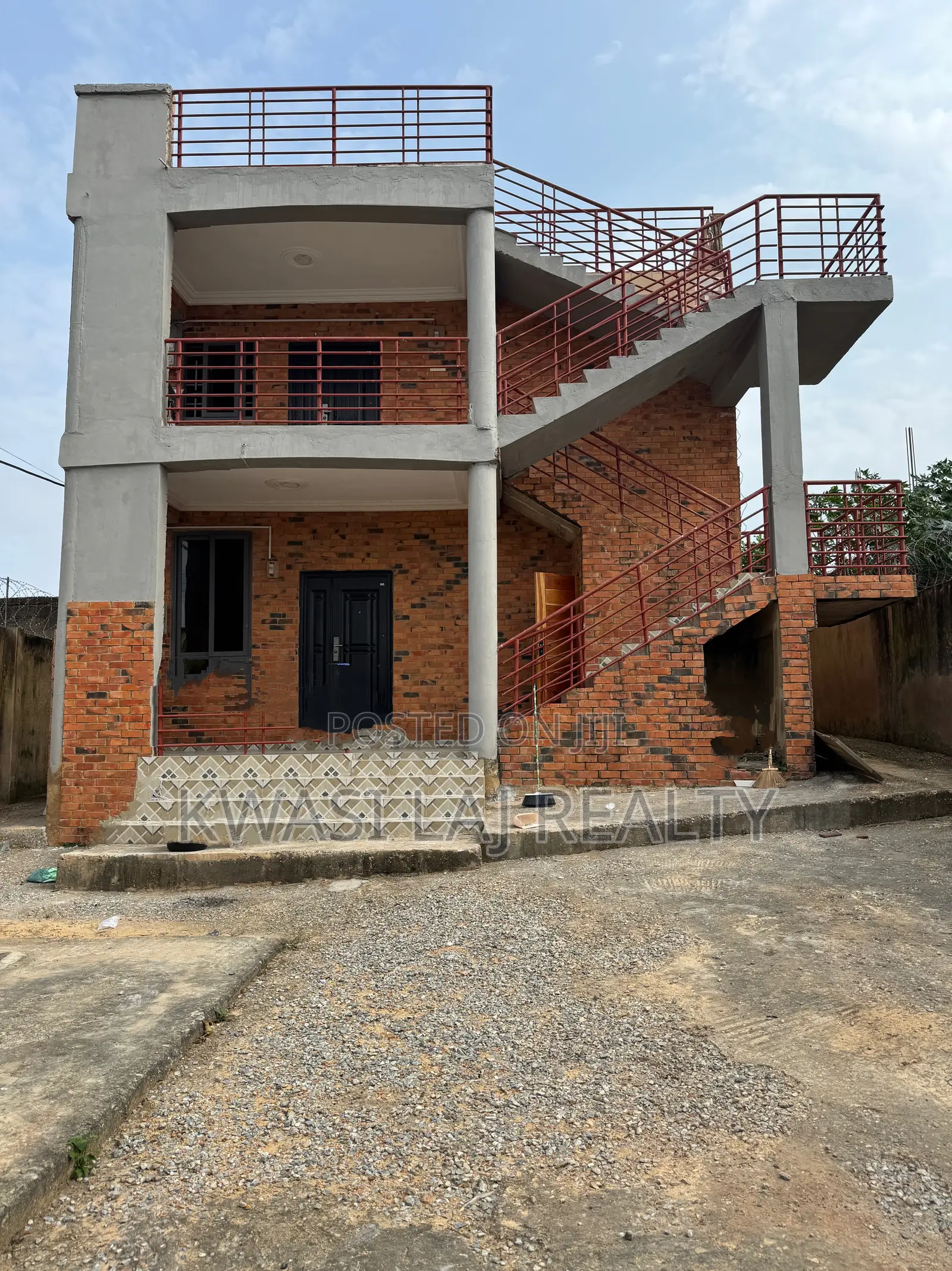 3bdrm Apartment in Inside New Bortianor, Weija for rent