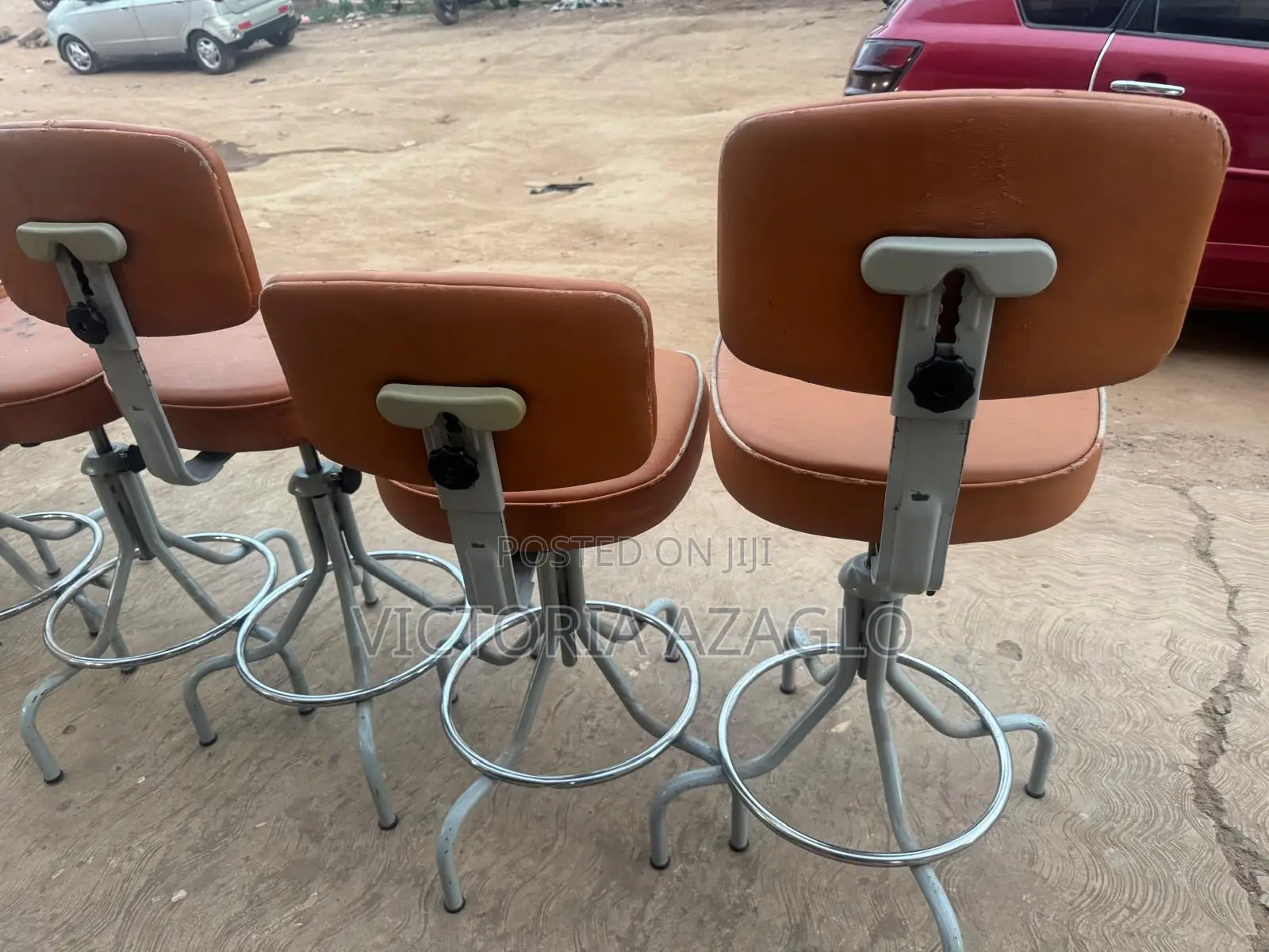 Swivel Bar Stools With a Backrest