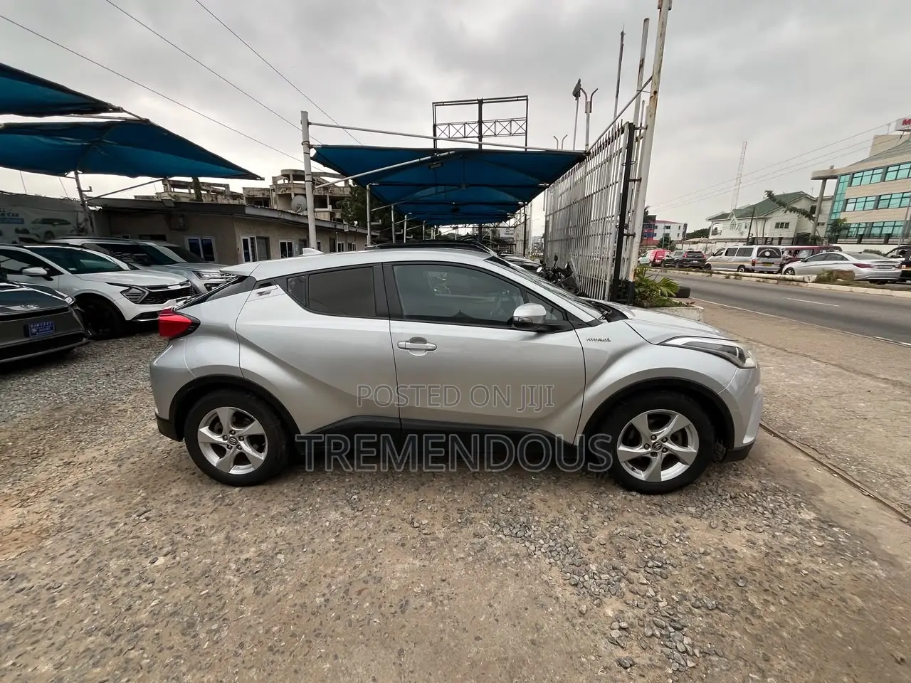 Toyota C-HR XLE FWD Sport Utility (2.0L 4cyl 2AM) 2018 Silver