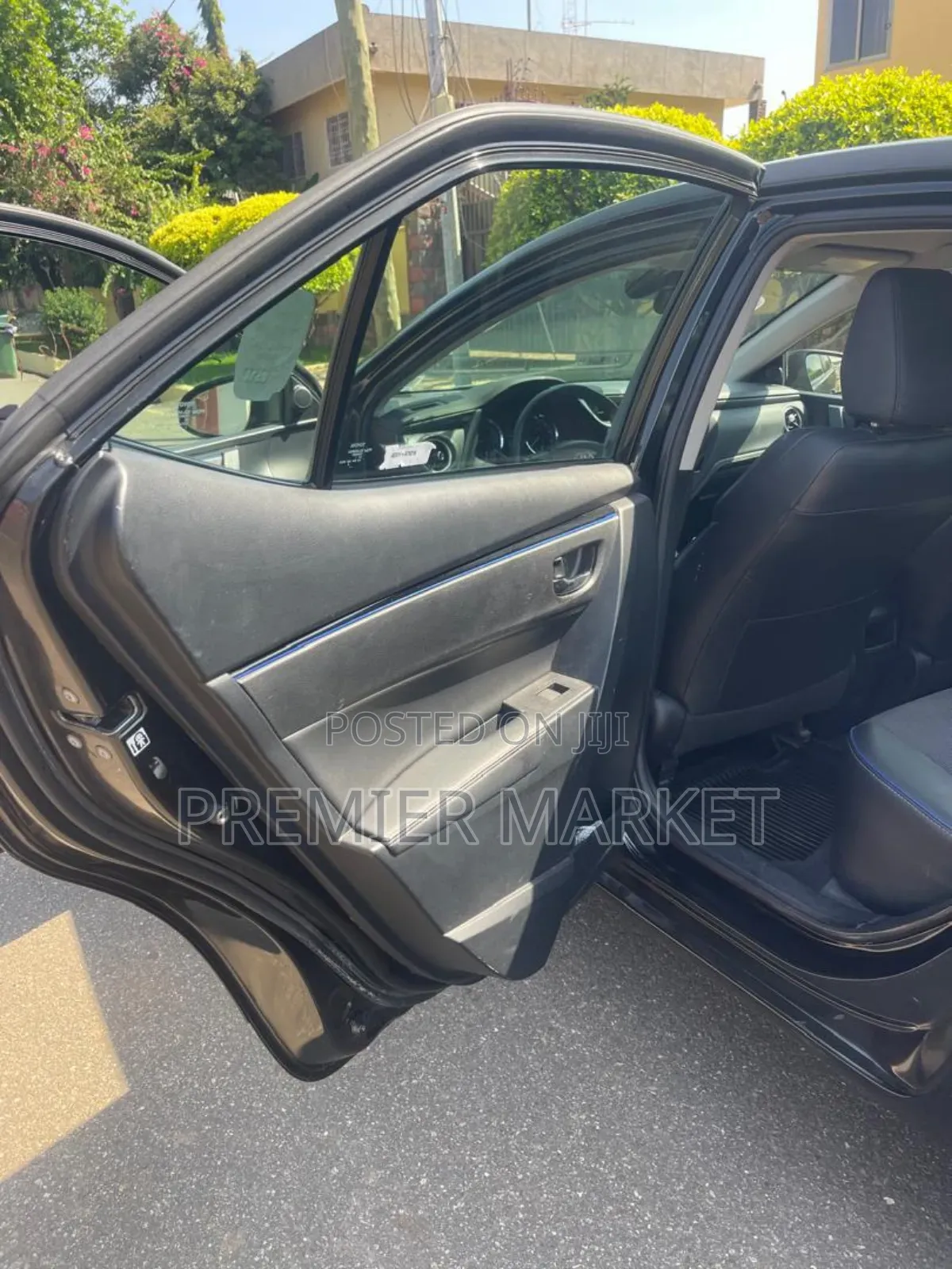 Toyota Corolla SE (1.8L 4cyl 2A) 2018 Black