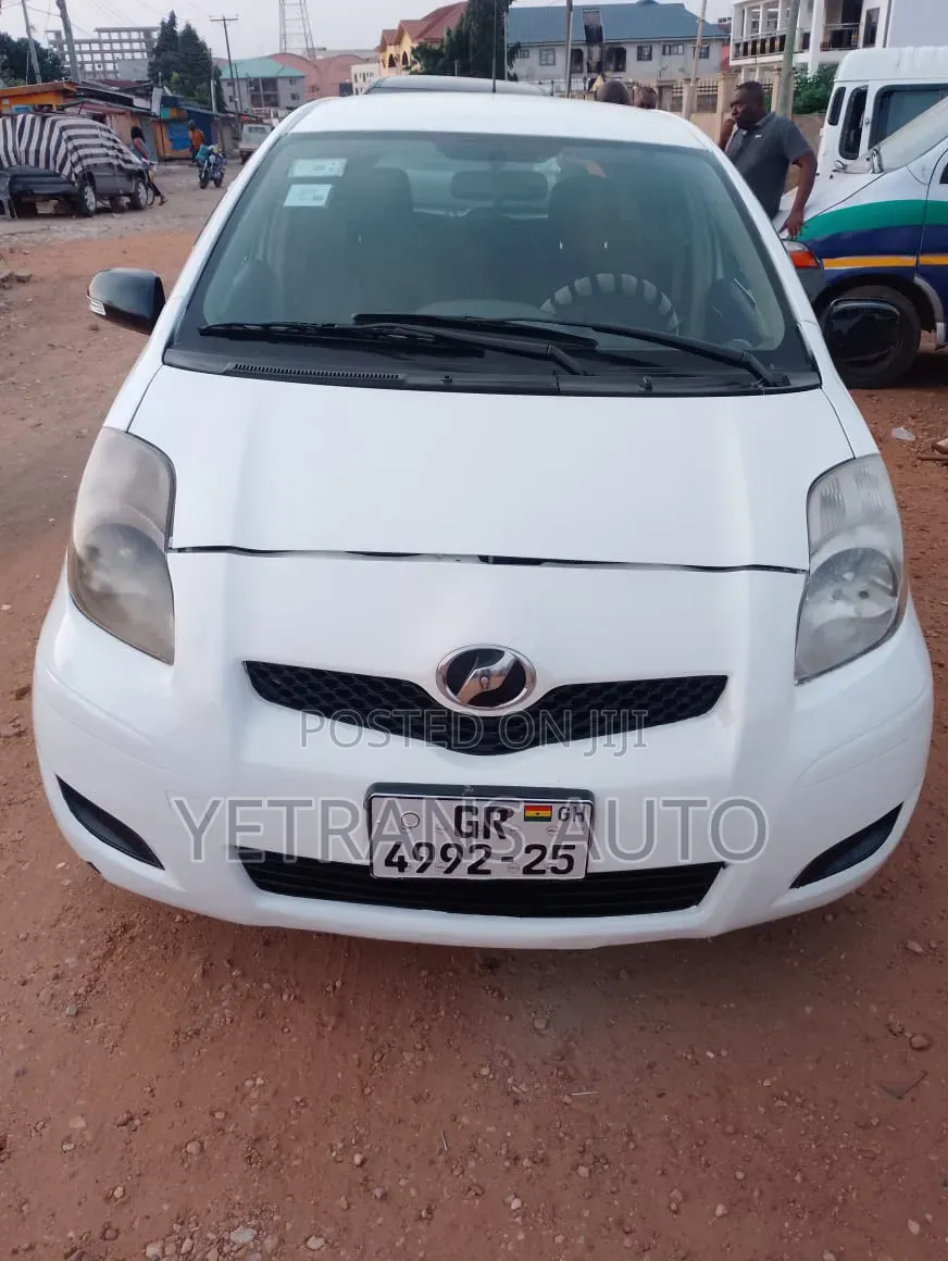 Toyota Vitz 2010 White