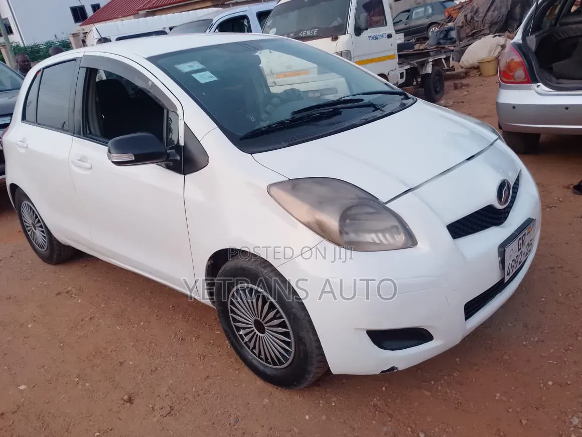 Toyota Vitz 2010 White