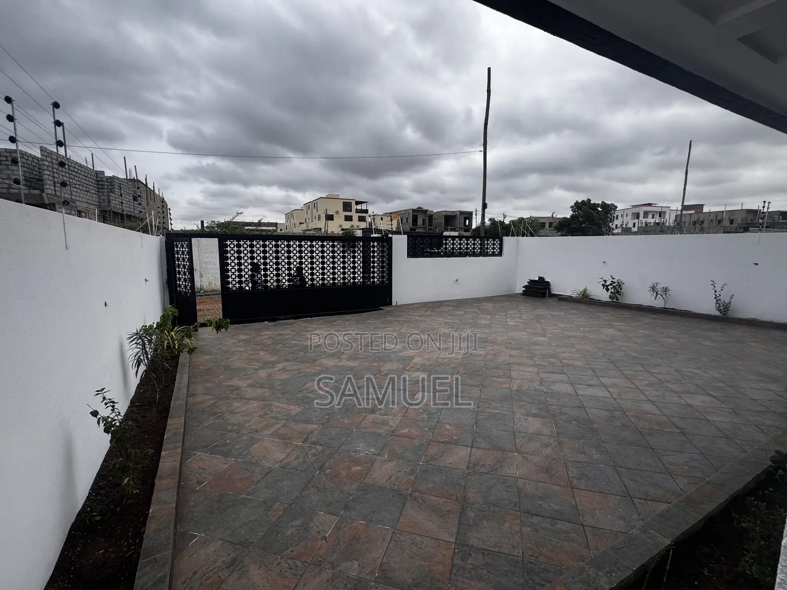 5bdrm Duplex in Manet Junction for sale