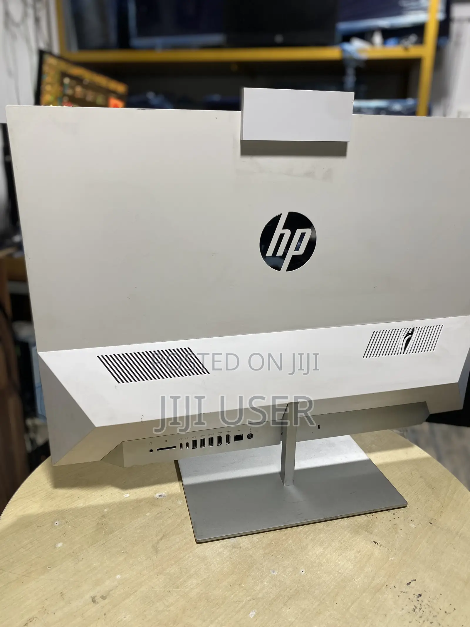 Desktop Computer HP Pavilion 27 8GB Intel Core i5 SSD 256GB
