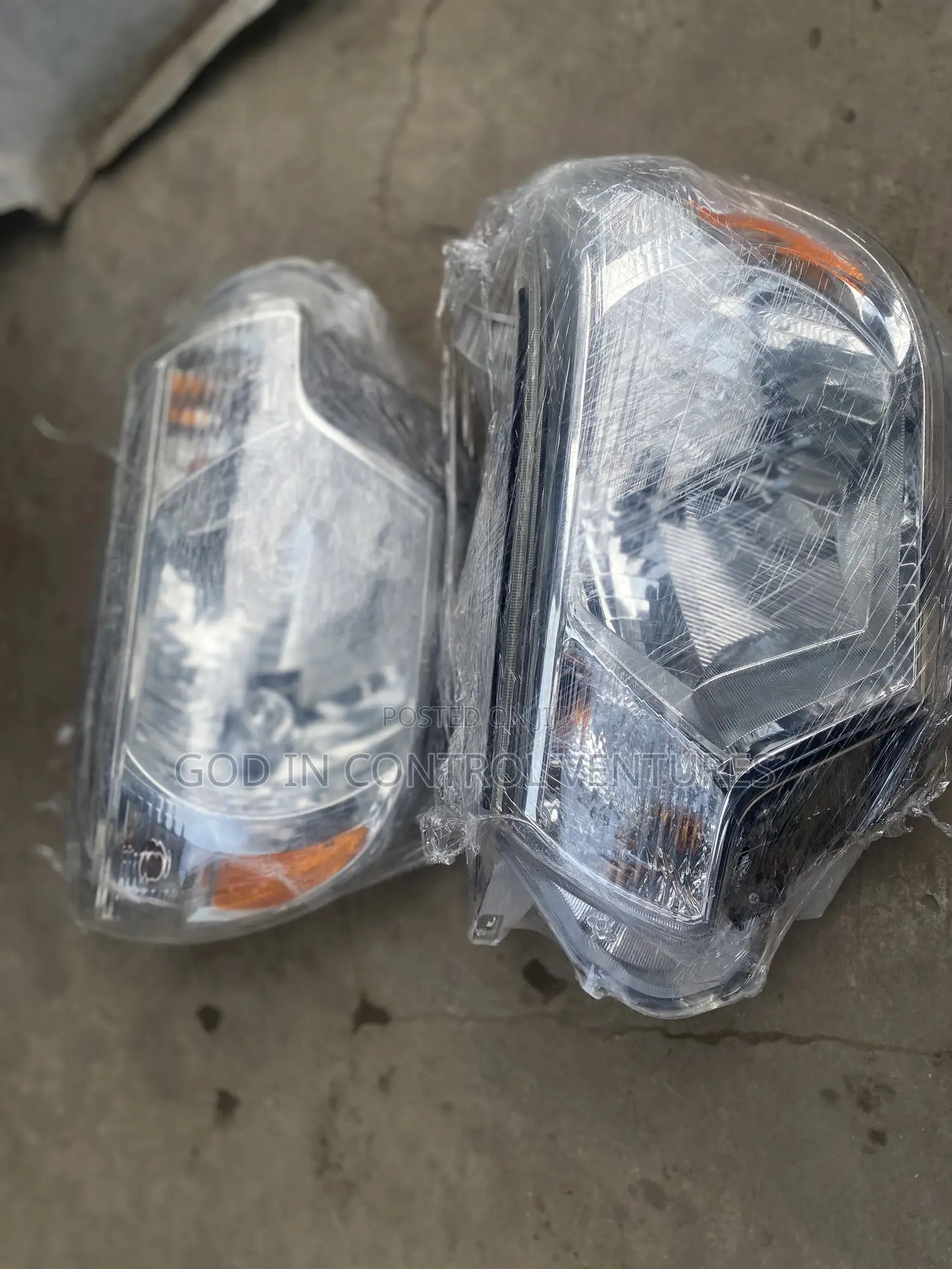 Tacoma 2012 Headlight Pair