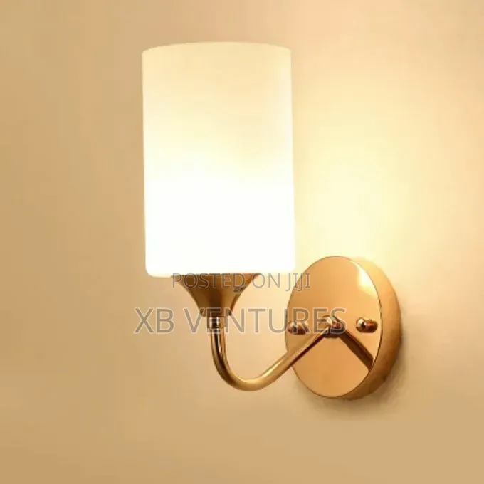 Bedside Wall Lamp
(Includes Warm Light Bulb)