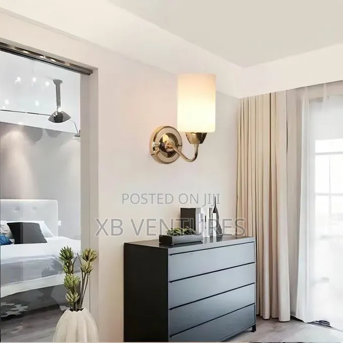 Bedside Wall Lamp
(Includes Warm Light Bulb)