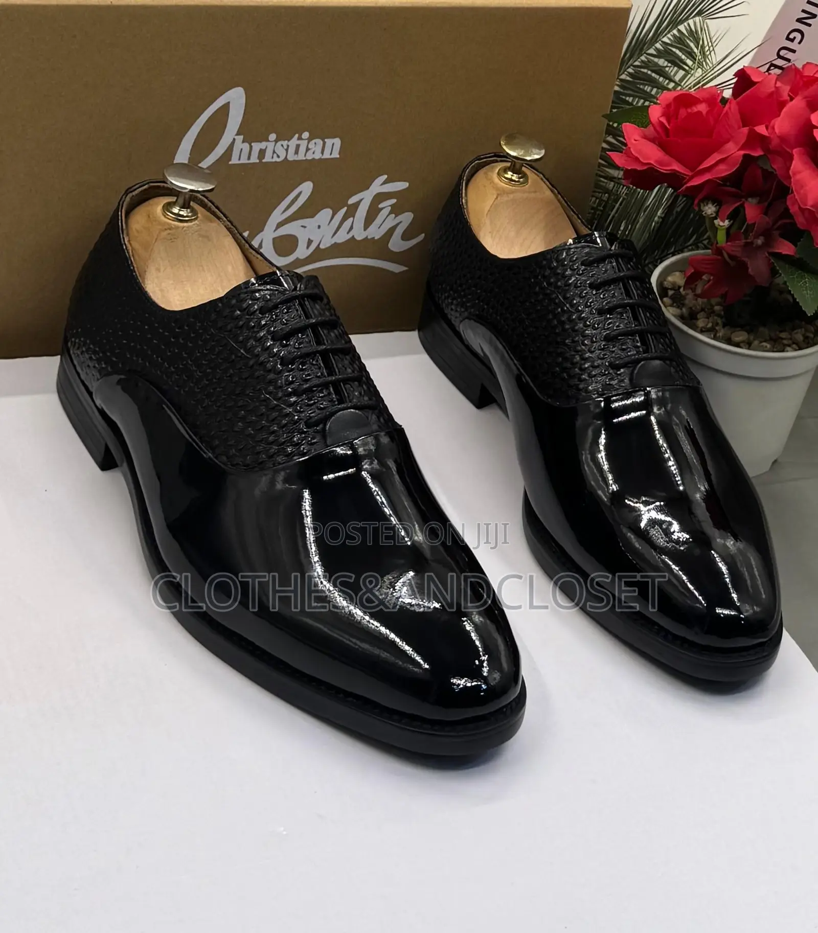 Formal Men's Lace-Up Dress Shoes Feature a Striking Combination.