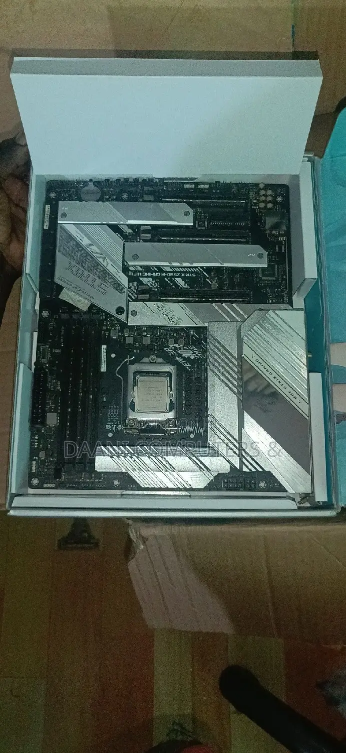 ASUS Rog Strix Z590-a Gaming Wifi + I9 11900F CPU