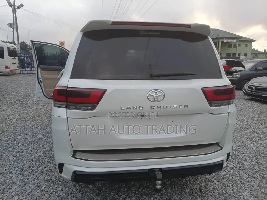 Toyota Land Cruiser 2022 White