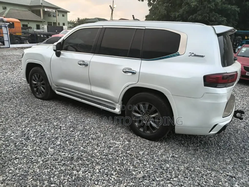 Toyota Land Cruiser 2022 White