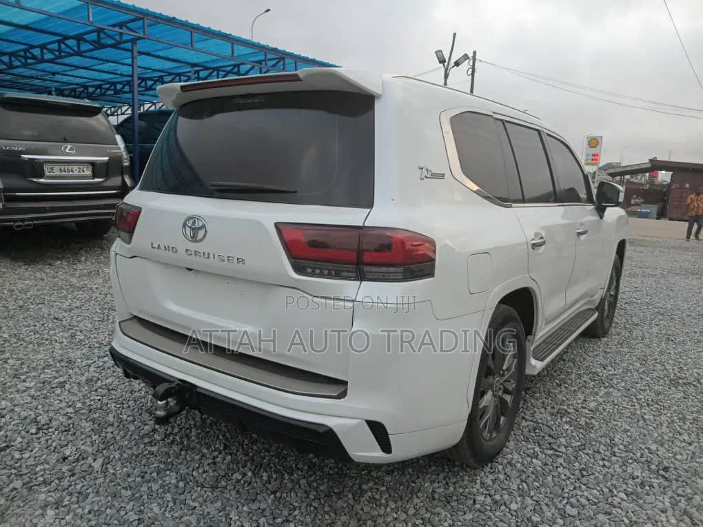 Toyota Land Cruiser 2022 White